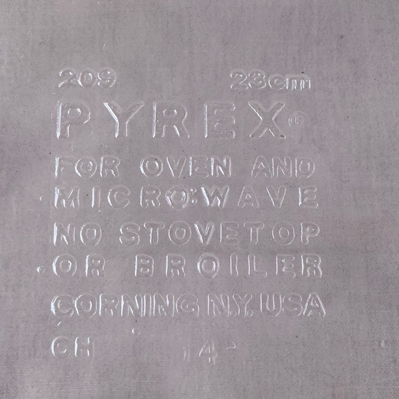 Vintage Pyrex Amber Glass Pie Dish Plate 209 9.5” Diameter - Picture 3 of 4